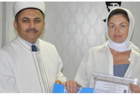 Azan səsindən təsirlənən ukraynalı qadın müsəlman oldu