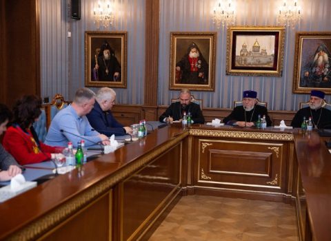 Bütün ermənilərin katolikosu Bakıya təzyiq məqsədilə Moskvadan kömək istəyir