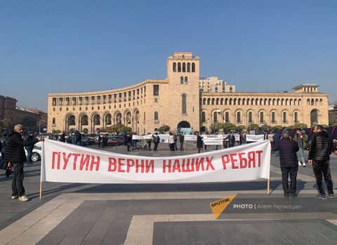 “Putin, oğullarımızı qaytar” – İrəvanda ETİRAZ AKSİYASI