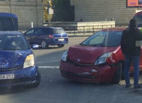 Bakıda “Prius”lar toqquşdu – FOTO