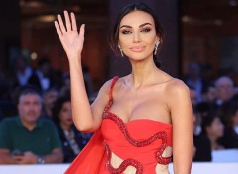Dünyaca məşhur aktrisa və model Bakıya gəldi – FOTOLAR