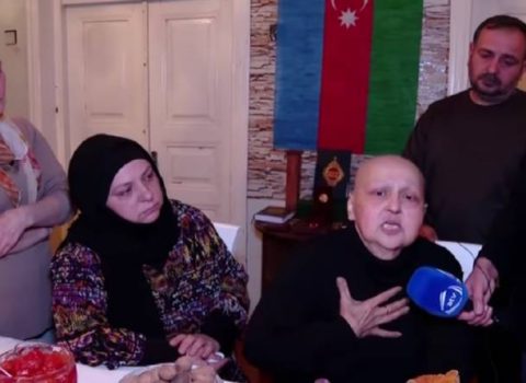 “Toppuş Bacı” ailəsi ilə belə vidalaşdı – Ürəkdağlayan VİDEO