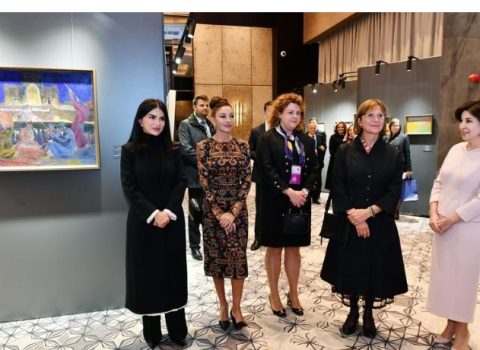 Birinci xanım “Özbəkistanın rəngləri” adlı sərgi ilə tanış oldu