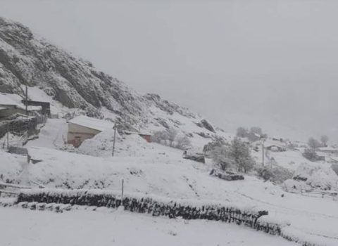 Quba və Qusarın dağlıq yaşayış məntəqələrinə qar yağdı – FOTO