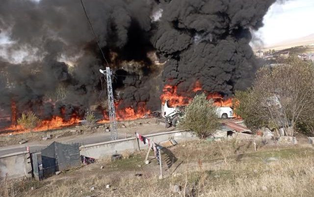 Türkiyədə DƏHŞƏTLİ QƏZA: Sərnişin avtobusu ilə yanacaq dolu tanker TOQQUŞDU – VİDEO Türkiyədə DƏHŞƏTLİ QƏZA: Sərnişin avtobusu ilə yanacaq dolu tanker TOQQUŞDU – VİDEO