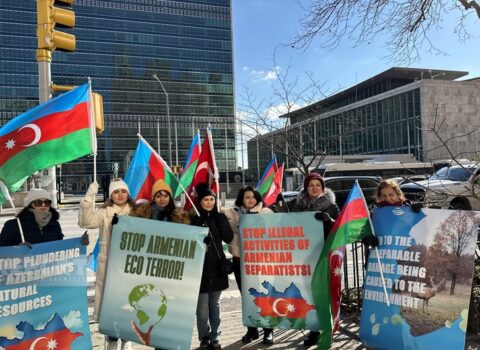 Nyu-Yorkda yaşayan azərbaycanlılar BMT-nin binası qarşısında aksiya keçirdilər