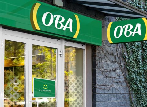 Ərini qısqandı, mağazanın şüşəsini sındırdı – “Oba Market”də DAVA