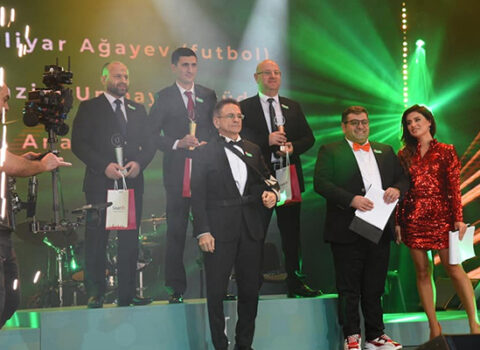 Mədət Quliyev nazirliyin tədbirinə qolusarğılı gəldi – FOTO