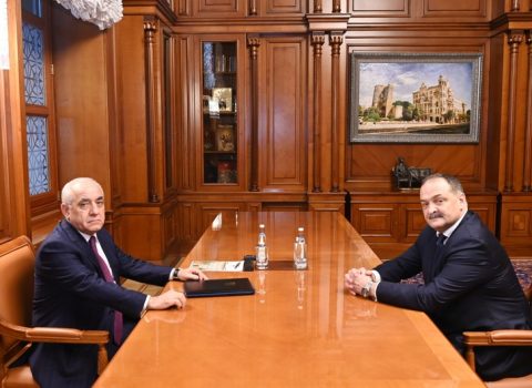 Baş nazir Dağıstan rəhbəri ilə görüşüb