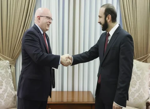 Filip Riker Ermənistan XİN başçısı ilə görüşdü