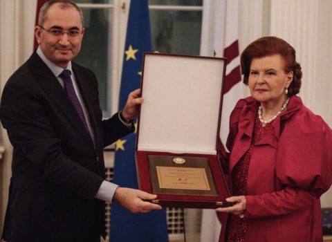 Vayra Vike-Freyberqaya “Azərbaycan Respublikası Prezidentinin fəxri diplomu” təqdim edildi