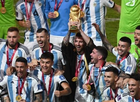Argentina dünya çempionatının qaliblərini helikopterlə təxliyə etdi – VİDEO