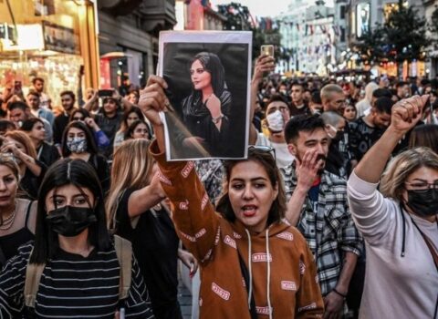 İranda getdikcə daha çox qadın məcburi hicabdan imtina edir – FOTO