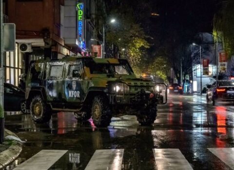 NATO Kosovonun Şimalına əlavə qüvvələr yerləşdirdi