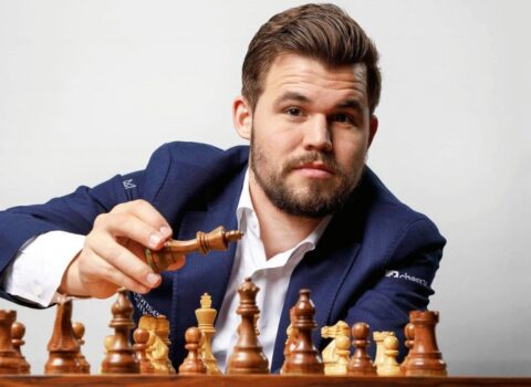 Karlsen yenidən dünya çempionu OLDU