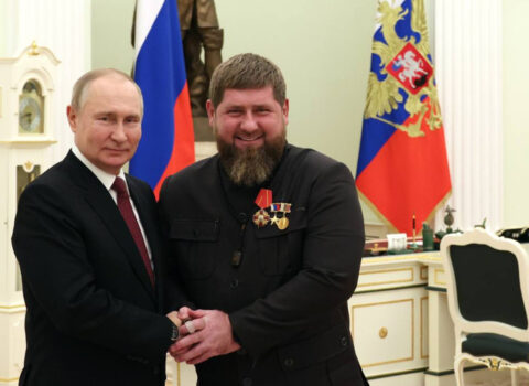 Putin Kadırovu Aleksandr Nevski ordeni ilə təltif etdi