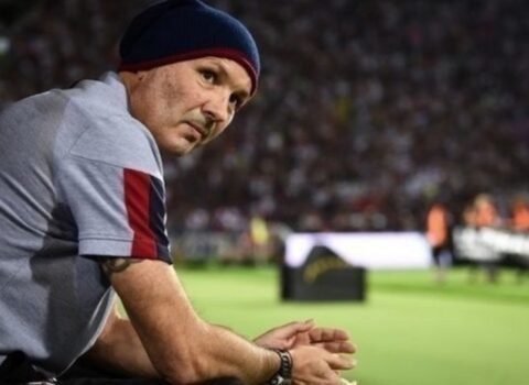 Məşhur futbolçu vəfat etdi