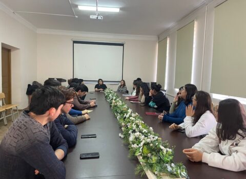 Yazıçı Nərgiz Cabbarlı tələbələrlə görüşdü – FOTO