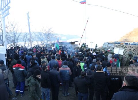 Şuşa-Xankəndi yolunda etiraz aksiyasının iştirakçıları çadırlarda gecələmək qərarına gəlib