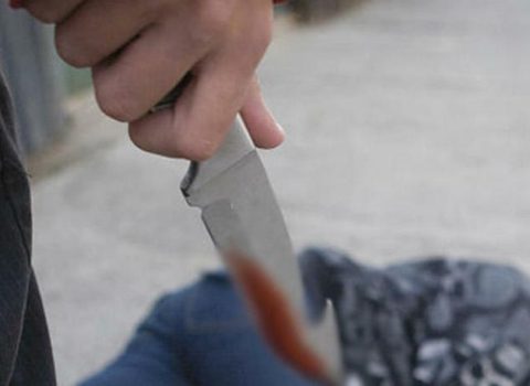 Qusar sakini ögey anasını bıçaqladı