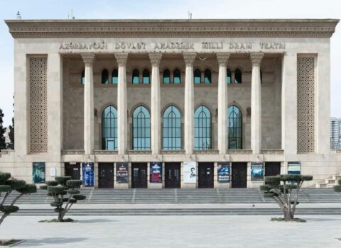 Akademik Milli Dram Teatrında çalışan sənətkarlar işdən çıxarılmayıb – RƏSMİ