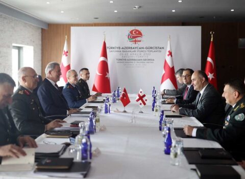 Türkiyə və Gürcüstanın müdafiə nazirləri görüşdü
