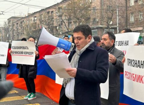 Ermənilər Laçın dəhlizinə görə Putinə YALVARDILAR