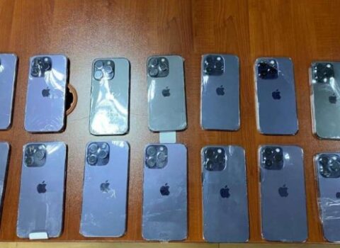 Ölkəyə gizli yolla 14 ədəd “İphone” keçirmək istədilər