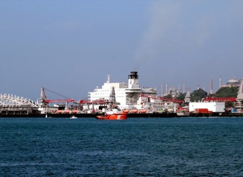 İstanbulda iki gəmi toqquşdu