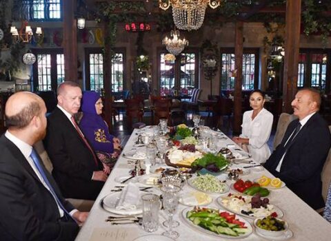 Prezidentlərin şərəfinə rəsmi nahar verildi