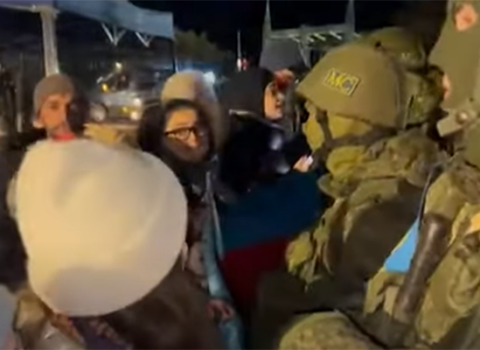 Sülhməramlıların qarşısında “Sarı Gəlin”i oxudular – VİDEO