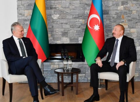 Prezident litvalı həmkarını TƏBRİK ETDİ