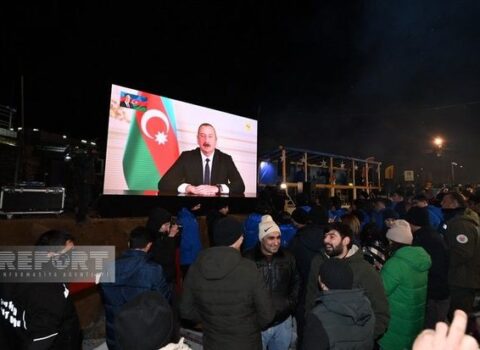 Prezidentin xalqa müraciətini Xankəndi-Laçın yolundakı aksiyaçılar da izlədilər