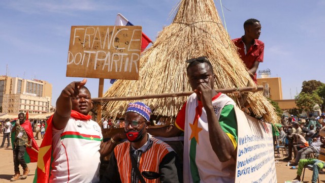 Fransa qoşunlarını bir ay ərzində Burkina Fasodan çıxaracaq