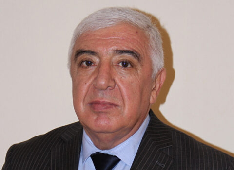 Rüşvətə görə tutulan dekanın məhkəməsi başlayır