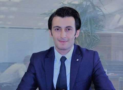 Azərbaycanda politoloq yarım milyonluq mənimsəməyə görə həbs olundu