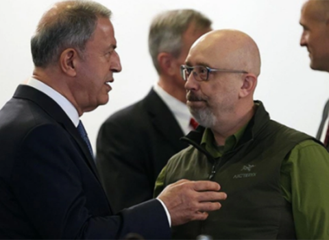 Akar ukraynalı həmkarı ilə danışdı