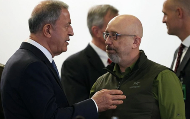 Akar ukraynalı həmkarı ilə danışdı Akar ukraynalı həmkarı ilə danışdı