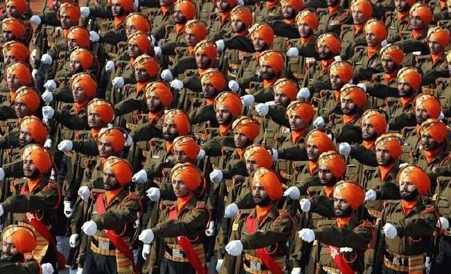 Hindistan ordusunda dəbilqə QALMAQALI Hindistan ordusunda dəbilqə QALMAQALI