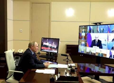 Putin naziri sərt tənqid etdi: “Niyə axmaqlıq edirsən?” – VİDEO
