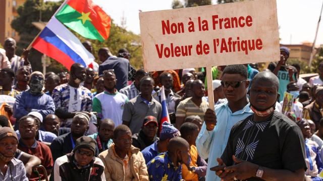 Burkina-Fasoda Fransa əleyhinə NÜMAYİŞ KEÇİRİLDİ