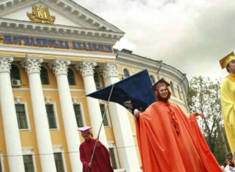 Kiyev universitetində rus dilində danışmaq rəsmən QADAĞAN EDİLDİ