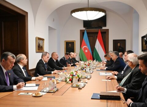 Azərbaycan Prezidentinin Macarıstanın Baş naziri ilə geniş tərkibdə görüşü oldu