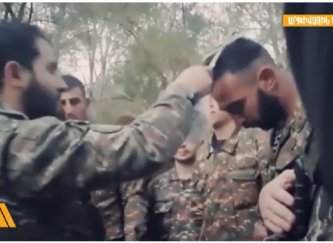 44 günlük müharibədə erməni keşişlər güllələrə xaç çəkib, sonra əsgərlərə verirmişlər – VİDEO