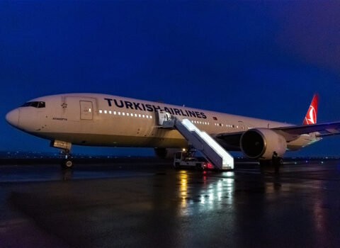 İstanbul-Tokio reysini həyata keçirən təyyarə Bakı aeroportunda məcburi eniş etdi