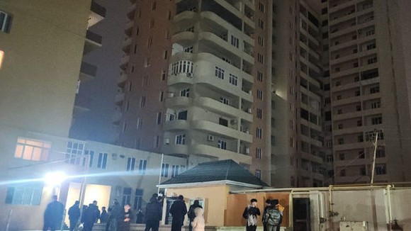 Abşeronda binanın transformatoru yandı, sakinlər təxliyə edildi Abşeronda binanın transformatoru yandı, sakinlər təxliyə edildi