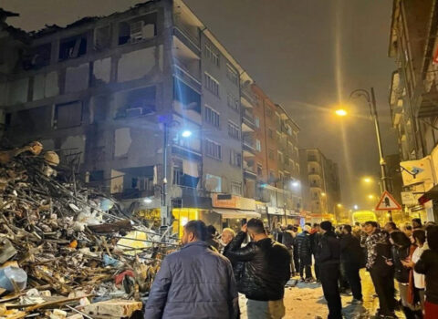 “İlham Əliyevə salam deyin” – Dağıntıların altından xilas edilən qadın – VİDEO