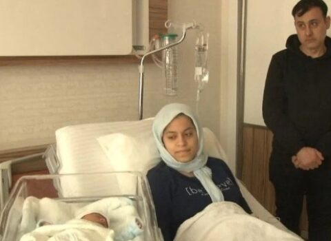 Zəlzələ zamanı 9 aylıq hamilə arvadını eyvandan ATDI