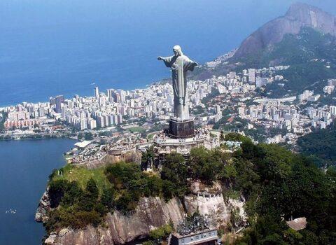 Braziliyada İsa Məsihin heykəlini güclü ildırım VURDU – FOTOLAR