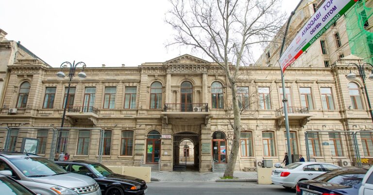 Professor: “Düşünülmüş fırıldaq! Şəhərin mərkəzindəki ən qiymətli bina dövlətdən oğurlanıb!” – FOTO Professor: “Düşünülmüş fırıldaq! Şəhərin mərkəzindəki ən qiymətli bina dövlətdən oğurlanıb!” – FOTO